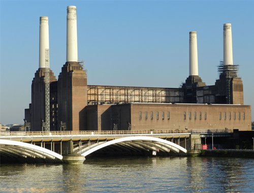 Отреставрированное здание электростанции Battersea в Лондоне